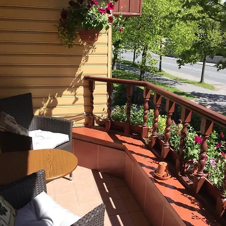 Lana House Гостьовий будинок Пярну